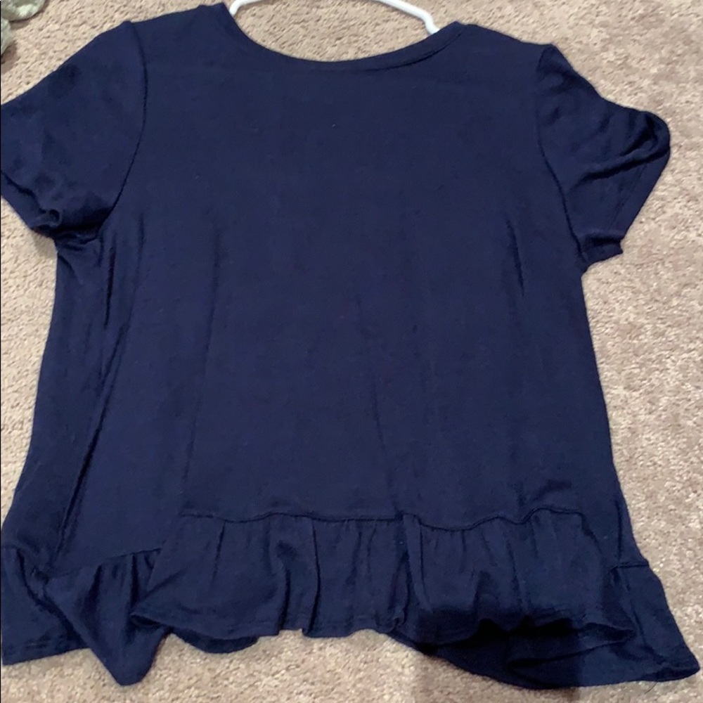 Flowy summer top with cut out in the back